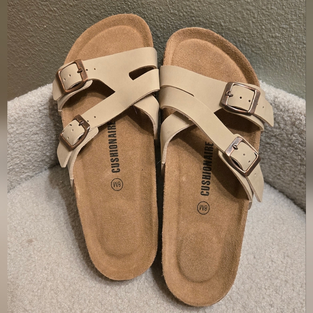BNWOT: CUSHIONAIRE Cream Sandals